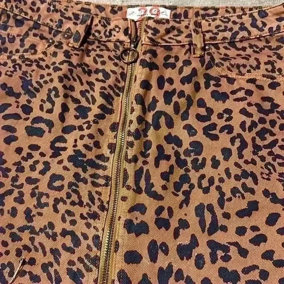 Free People Women's Zip It Up leopard Printed Mini Skirt size 29 waist - Picture 6 of 8